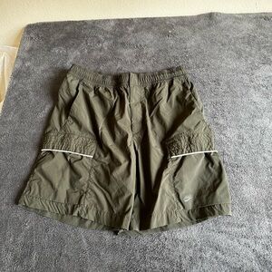 NIKE SPORTSWEAR STYLE UTILITY SHORT GREEN NEW WITHOUT TAGS SZ LARGE